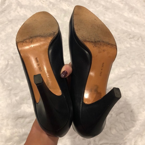 Salvatore Ferragamo EXCELLENT condition navy pumps - Picture 3 of 8